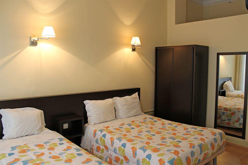 Lunar Guest House Порто Екстериор снимка