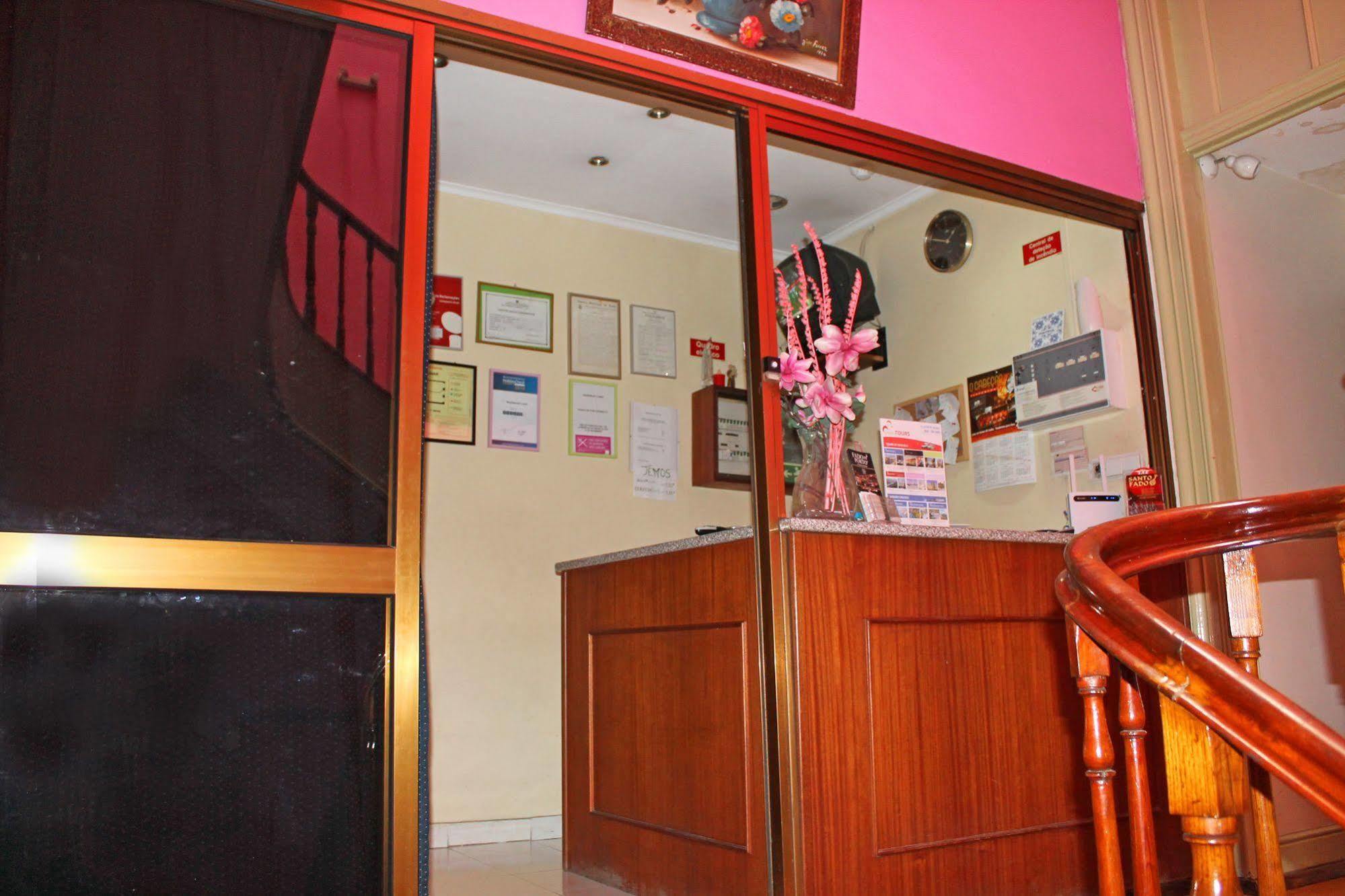 Lunar Guest House Порто Екстериор снимка