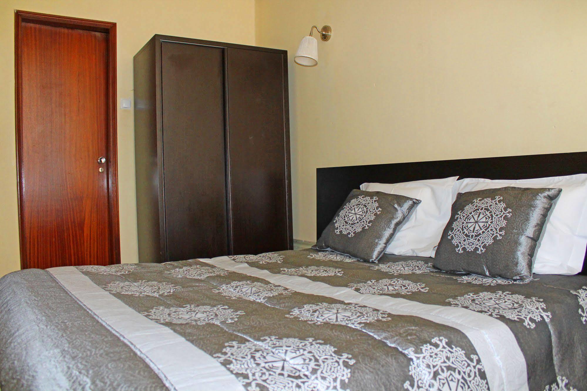 Lunar Guest House Порто Екстериор снимка