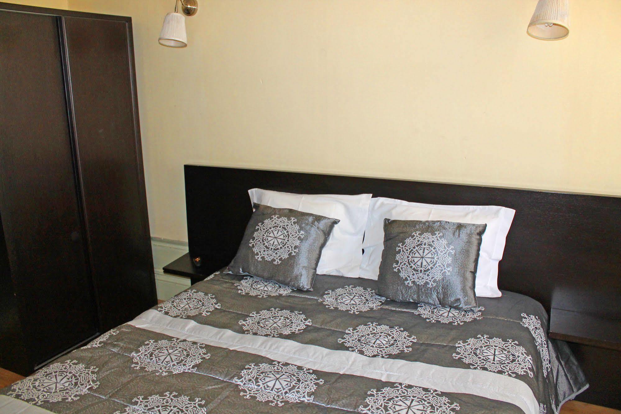 Lunar Guest House Порто Екстериор снимка