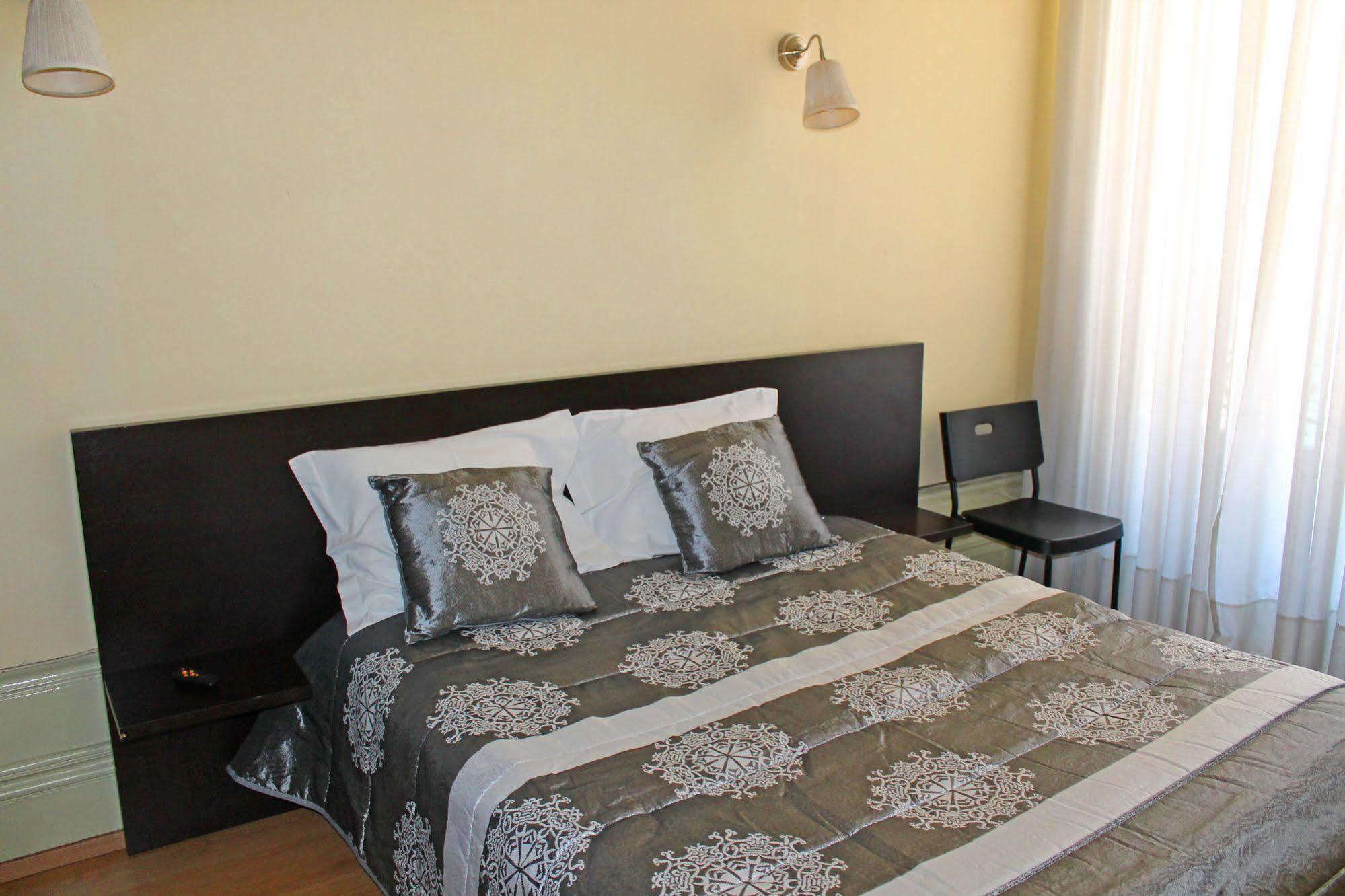 Lunar Guest House Порто Екстериор снимка