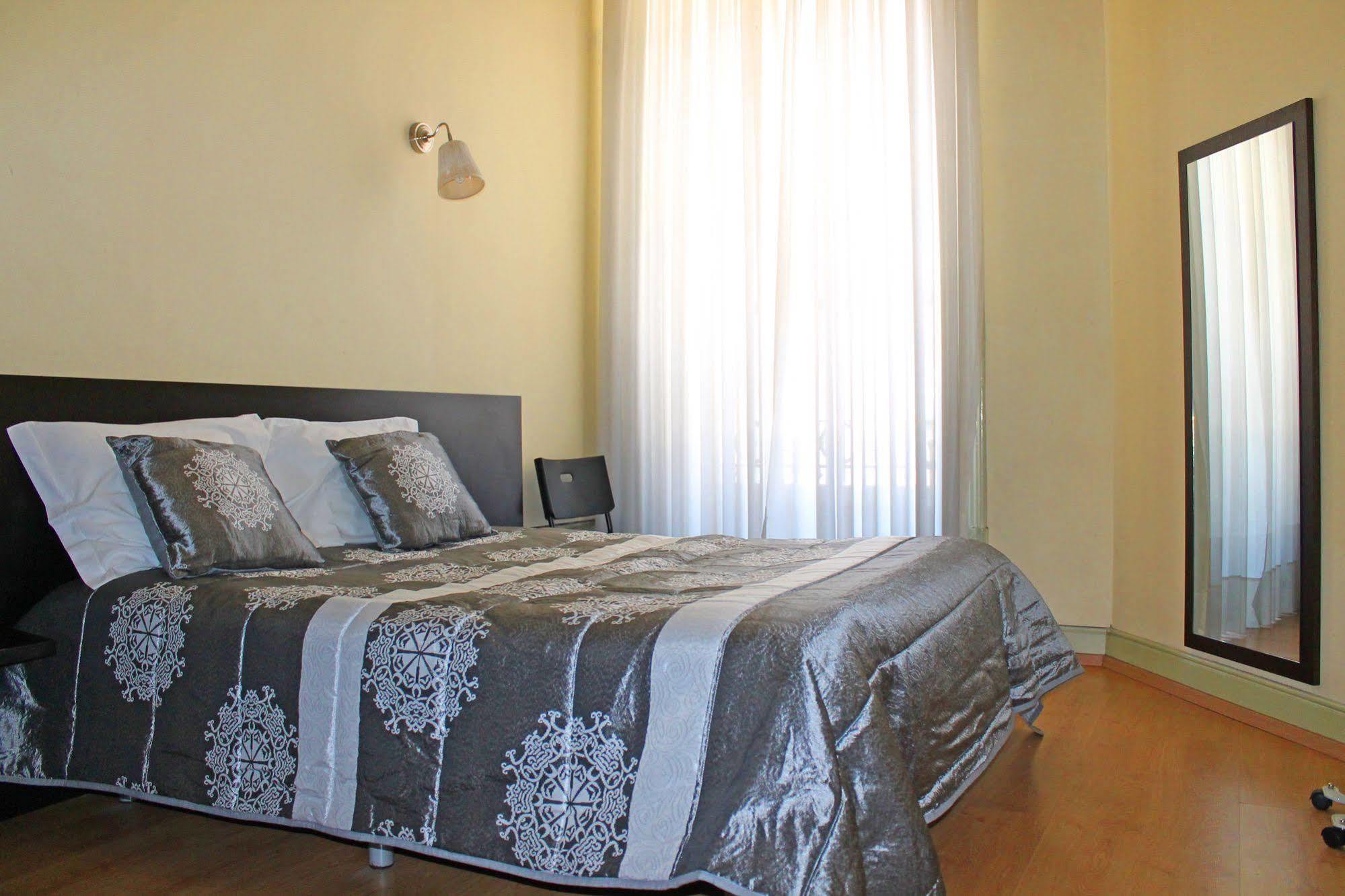 Lunar Guest House Порто Екстериор снимка