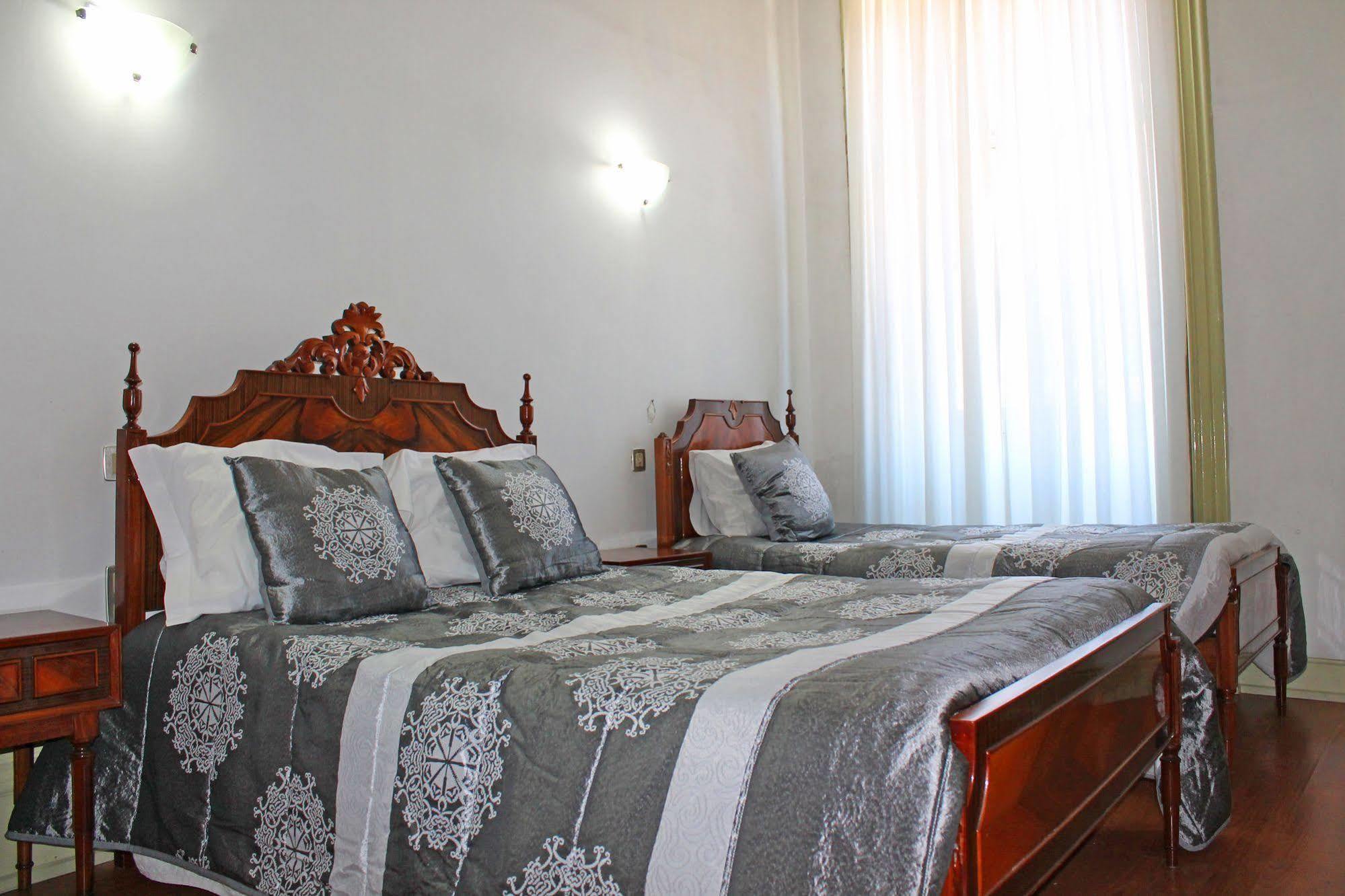 Lunar Guest House Порто Екстериор снимка
