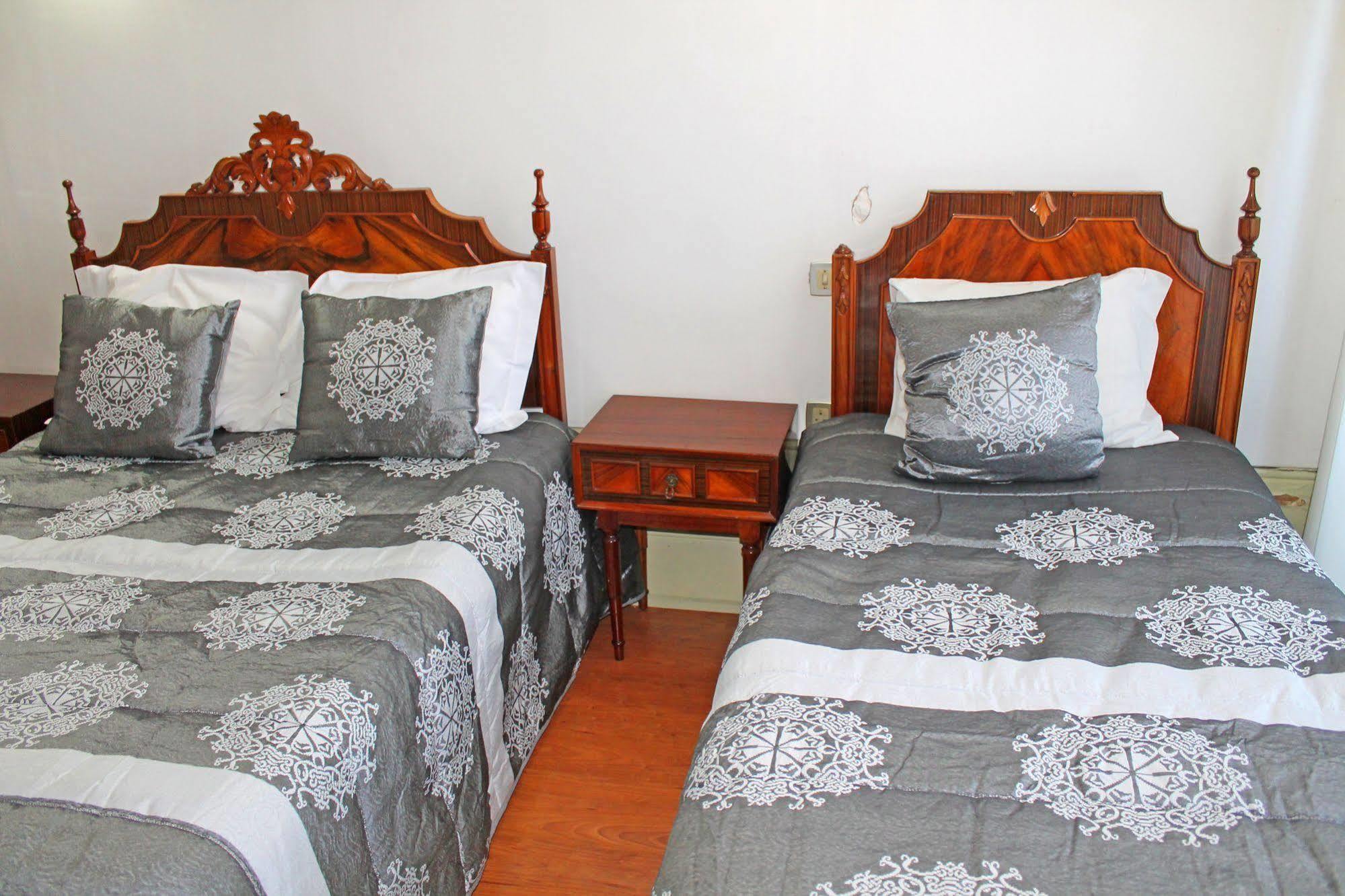 Lunar Guest House Порто Екстериор снимка
