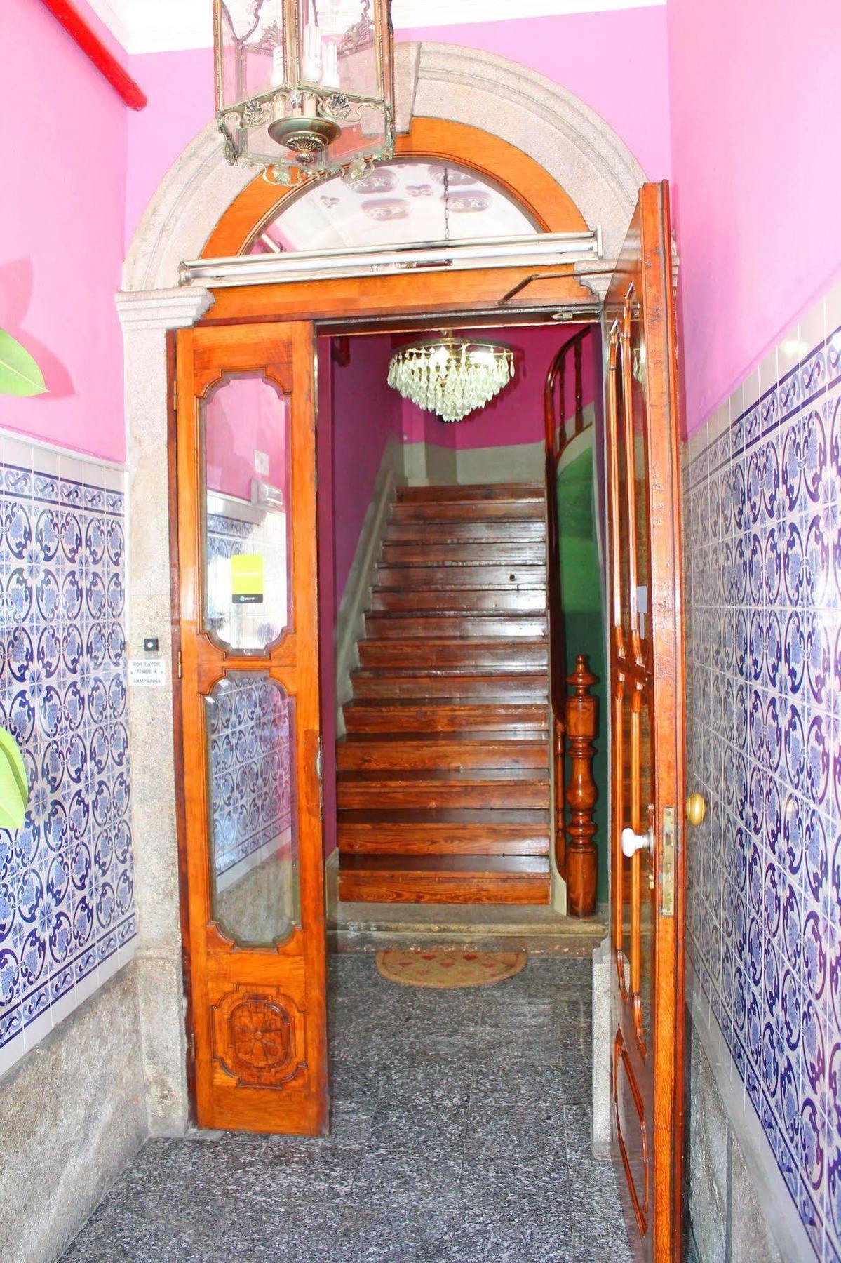 Lunar Guest House Порто Екстериор снимка
